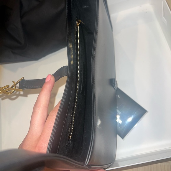 Saint Laurent
Le 5 À 7 Hobo - Picture 5 of 9